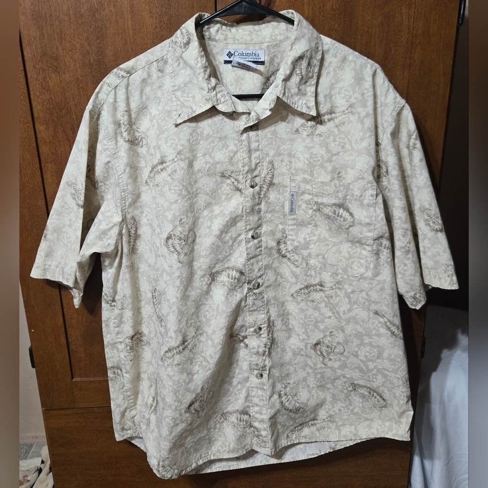 Columbia Men's Bass Fish Patterned Button Down Shirt